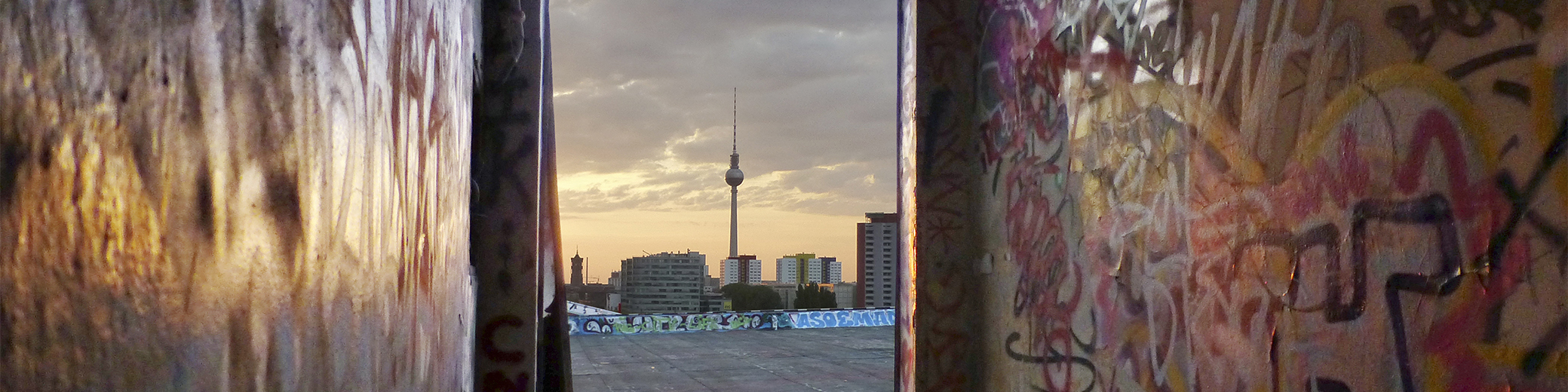 Fernseheturm von Berlin fotografiert von der Dach eine Alte verlassene Seifefabrik